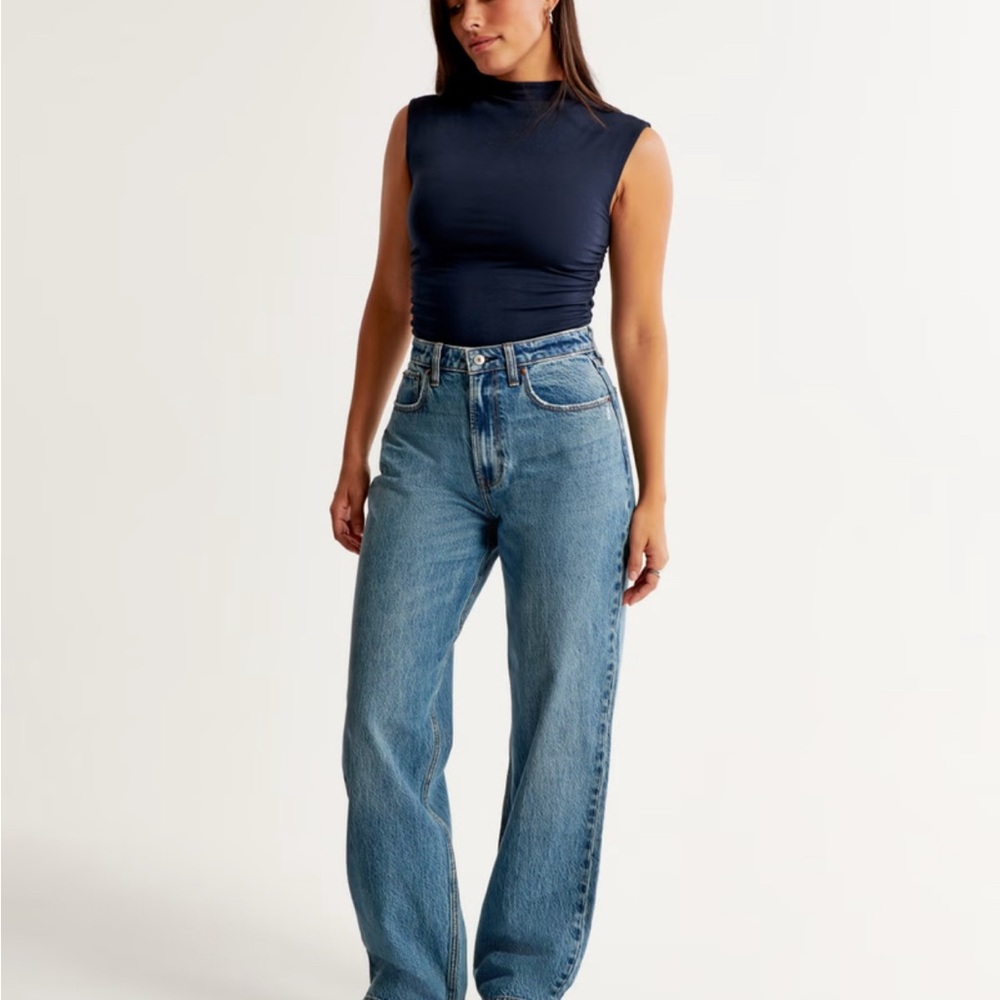 NWOT Abercrombie & Fitch Women's High Rise Loose Jean - Curve Love, 27 Short